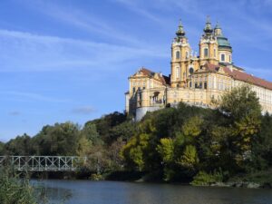 Stift Melk und ein Donauarm